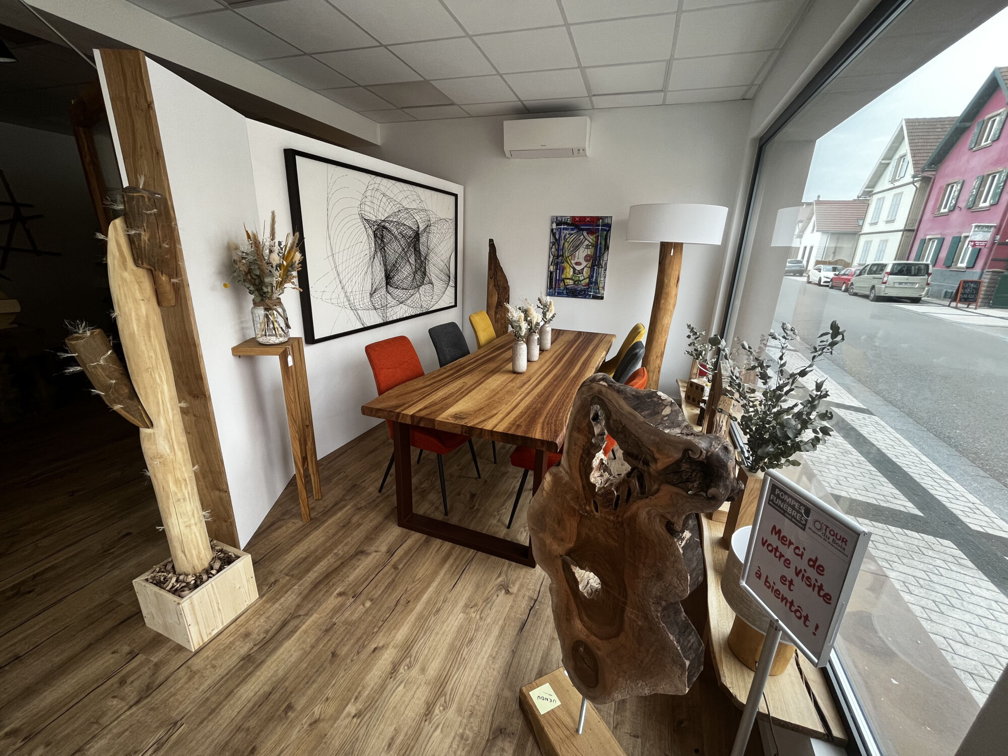 SHOWROOM | Pompes funèbres JUND Création de mobilier en bois et galerie d’art à Weyersheim à côté de Strasbourg Bischwiller 3